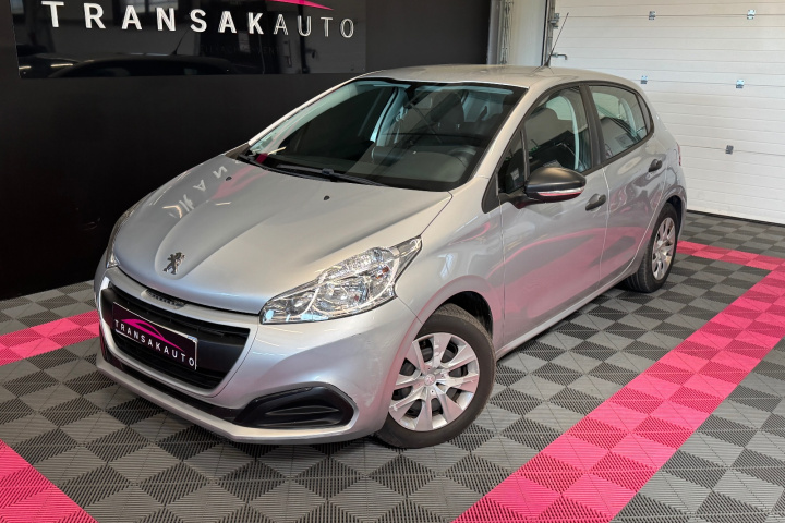 PEUGEOT  208