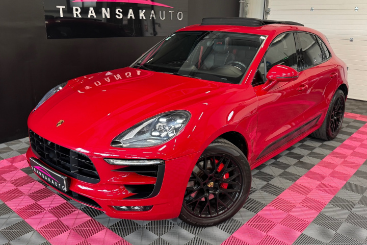 PORSCHE MACAN