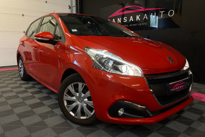 PEUGEOT 208