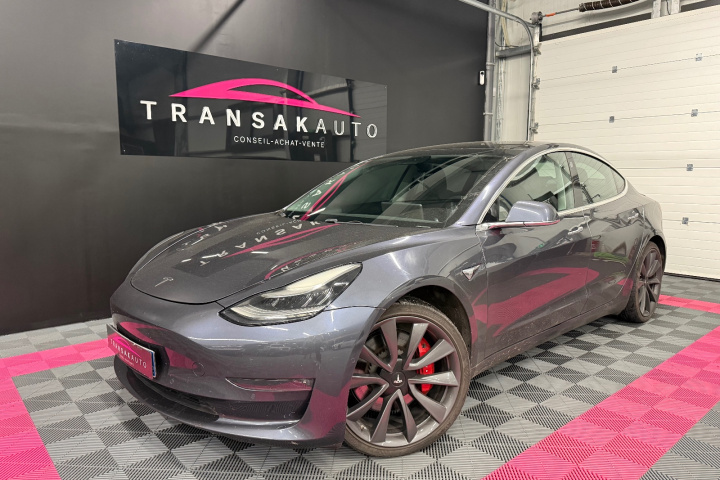 TESLA MODEL 3