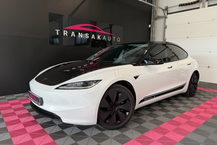 TESLA MODEL 3